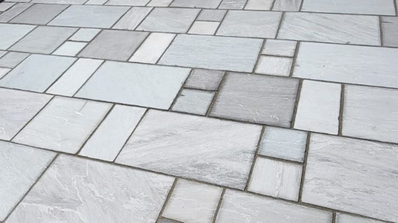 Porcelain and sandstone paving in Lincolnshire